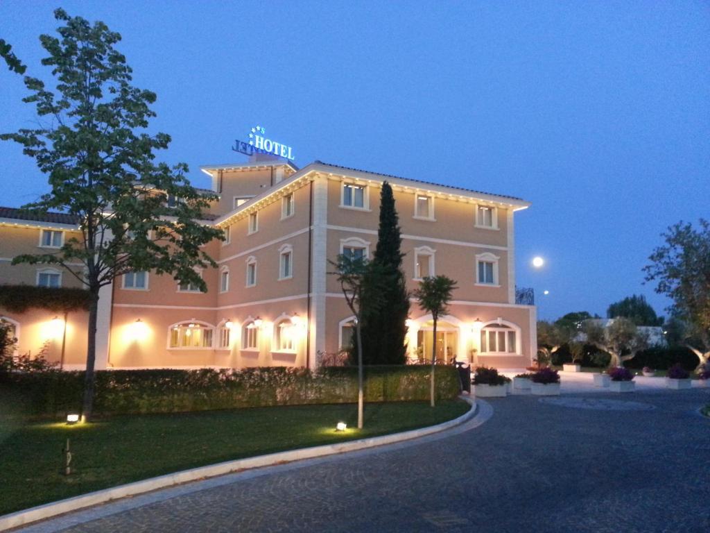 Hotel Villa Michelangelo Citta Sant'Angelo Exteriör bild